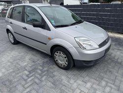 Polarsilber metallic Gebraucht 2002 Ford Fiesta Ambiente Kleinwagen | 1.800 € (Etwas zu teuer)