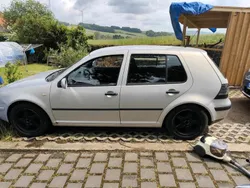 Grau Gebraucht 1999 VW Golf IV Kleinwagen | 1.000 € (Fairer Preis)