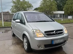 Grau Gebraucht 2004 Opel Meriva Van / Kleinbus | 2.599 € (Etwas zu teuer)