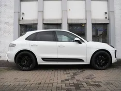 Weiß Gebraucht 2022 Porsche Macan SUV | 72.500 € (Etwas zu teuer)