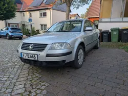 Silber Gebraucht 2001 VW Passat Comfortline Limousine | 1.790 € (Fairer Preis)