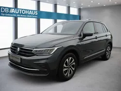 Grau Gebraucht 2023 VW Tiguan Active SUV | 25.670 € (Fairer Preis)