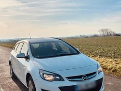 Weiß Gebraucht 2012 Opel Astra Kombi | 8.500 € (Teuer)