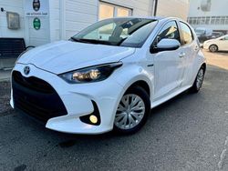 Weiß Gebraucht 2023 Toyota Yaris Hybrid Comfort Limousine | 17.600 € (Guter Preis)