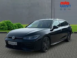 Grenadillschwarz metallic Gebraucht 2024 VW Passat Edition Kombi | 42.880 €