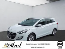 Polarweiß Gebraucht 2016 Hyundai i30 Classic Kombi | 10.450 € (Fairer Preis)