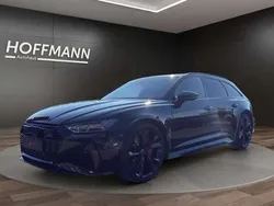 Schwarz (mythosschwarz metallic) Neu 2025 Audi RS6 Comfort Kombi | 136.300 € (Superpreis)