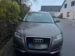 Grau Gebraucht 2011 Audi A3 Attraction Limousine | 6.500 € (Etwas zu teuer)