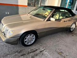 Silber Gebraucht 1995 Mercedes 320 Cabrio | 26.000 €