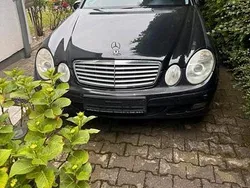Schwarz Gebraucht 2005 Mercedes E200 Limousine | 3.500 € (Fairer Preis)
