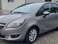 Grau Gebraucht 2016 Opel Meriva drive Van / Kleinbus | 7.499 € (Guter Preis)