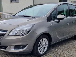Grau Gebraucht 2016 Opel Meriva drive Van / Kleinbus | 7.499 € (Guter Preis)