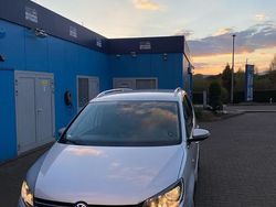 Grau Gebraucht 2014 VW Touran Life Van / Kleinbus | 10.800 € (Fairer Preis)