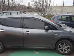Grau Gebraucht 2018 Nissan Leaf Kleinwagen | 6.100 €