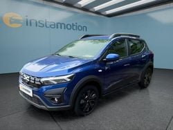Blau Neu 2025 Dacia Sandero Stepway Kleinwagen | 20.049 € (Etwas zu teuer)