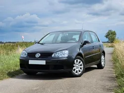 Schwarz Gebraucht 2004 VW Golf V Limousine | 5.190 € (Teuer)