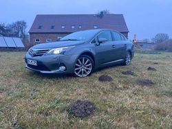 Silber Gebraucht 2012 Toyota Avensis Executive Limousine | 9.899 € (Fairer Preis)