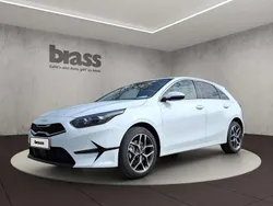 Carraraweiss Neu 2025 Kia Ceed 4 Limousine | 26.980 € (Etwas zu teuer)