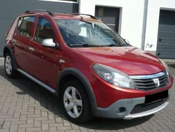 Rot Gebraucht 2009 Dacia Sandero Stepway Kleinwagen | 4.400 € (Fairer Preis)
