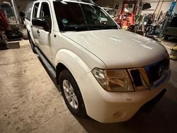Weiß Gebraucht 2011 Nissan Navara Abholung | 11.000 € (Teuer)
