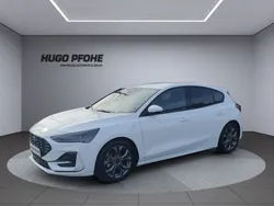 Frost weiss uni Gebraucht 2024 Ford Focus ST-Line X Limousine | 25.850 € (Guter Preis)