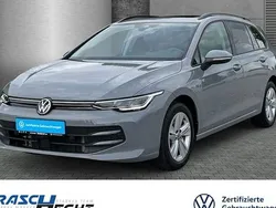 Grau Gebraucht 2024 VW Golf VIII Life Kombi | 27.380 € (Fairer Preis)