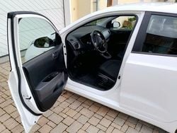 Weiß Gebraucht 2017 Hyundai i10 YES! Kleinwagen | 5.990 € (Guter Preis)