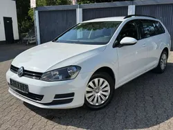 Weiß Gebraucht 2014 VW Golf VII Trendline Kombi | 9.490 € (Etwas zu teuer)