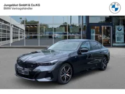 Grau Neu 2025 BMW i5 M Sport Limousine | 88.780 € (Etwas zu teuer)