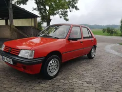 Rot Gebraucht 1990 Peugeot 205 Limousine | 5.950 €