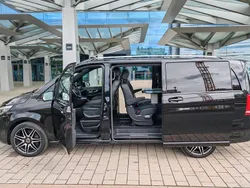 Schwarz Gebraucht 2020 Mercedes V300 AMG line Van / Kleinbus | 59.999 € (Teuer)