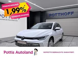 Weiss Gebraucht 2024 VW Golf VIII Life Limousine | 23.221 € (Fairer Preis)