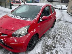 Rot Gebraucht 2007 Toyota Aygo Basis Kleinwagen | 890 € (Guter Preis)