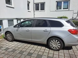Silber Gebraucht 2013 Opel Astra Edition Kombi | 2.900 € (Fairer Preis)