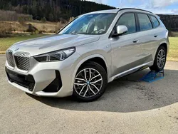 Silber Neu 2025 BMW iX1 M Sport SUV | 47.999 € (Guter Preis)
