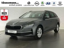 Graphite grau (metallic) Gebraucht 2024 Skoda Octavia Ambition Kombi | 27.924 € (Superpreis)