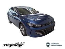 Reef blue metallic (metallic) Gebraucht 2024 VW Passat Business Kombi | 35.290 € (Fairer Preis)