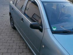 Grau Gebraucht 2004 Skoda Fabia Limousine | 900 € (Guter Preis)