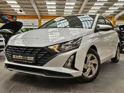 Weiß Neu 2024 Hyundai i20 Comfort Limousine | 16.975 € (Guter Preis)