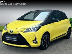 Energy gelb/schwarz Gebraucht 2017 Toyota Yaris Hybrid Plus Limousine | 14.980 € (Fairer Preis)