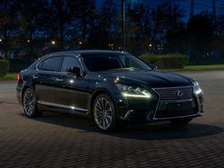 Schwarz Gebraucht 2013 Lexus LS600 Limousine | 29.000 €