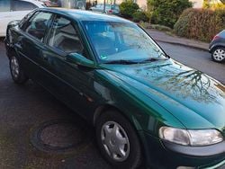 Grün Gebraucht 1997 Opel Vectra Limousine | 2.300 € (Fairer Preis)