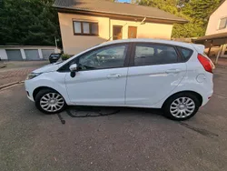 Weiß Gebraucht 2016 Ford Fiesta Kleinwagen | 6.850 €