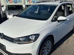 Pure white Gebraucht 2017 VW Touran Comfortline Van / Kleinbus | 12.950 € (Fairer Preis)
