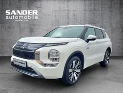 Weiß Gebraucht 2025 Mitsubishi Outlander P-HEV Top SUV | 57.900 € (Etwas zu teuer)