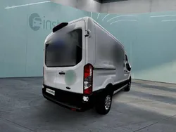 Weiß Gebraucht 2023 Ford E-Transit Van | 52.099 € (Teuer)