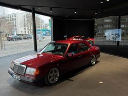 Rot Gebraucht 1991 Mercedes E230 Limousine | 12.000 €