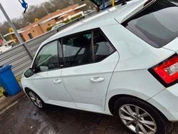 Weiß Gebraucht 2017 Skoda Fabia Joy Limousine | 5.000 € (Guter Preis)