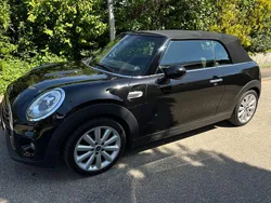Schwarz Gebraucht 2017 Mini Cooper Kleinwagen | 15.000 € (Etwas zu teuer)