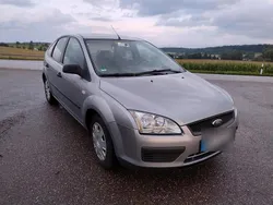 Blau Gebraucht 2005 Ford Focus Kombi | 1.500 € (Fairer Preis)